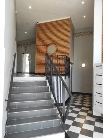 L'ADRESSE VOUS PROPOSE UN APPARTEMENT DE TYPE 3 PIÈCES DANS LA RÉSIDENCE DU MARIN ENTIÈREMENT RESTAURÉE SITUÉE SUR LE SECTEUR SAINT NICOLAS.