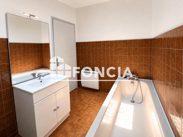 Location Appartement 2 pièces 35.65 m² - 25 AVENUE DU GENERAL DE GAULLE Agen 47000