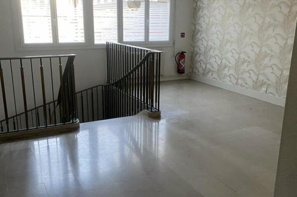 Location - BUREAUX 377 m 2