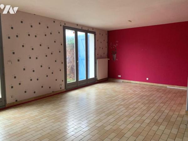 Les Essarts maison de 86 m² avec 3 chambres, garage et jardin.