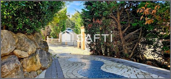 "Spacieuse villa avec piscine, cadre résidentiel prisé"