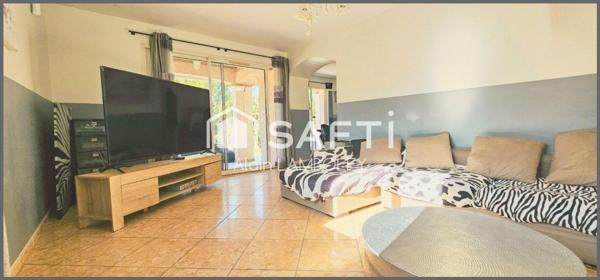 "Spacieuse villa avec piscine, cadre résidentiel prisé"