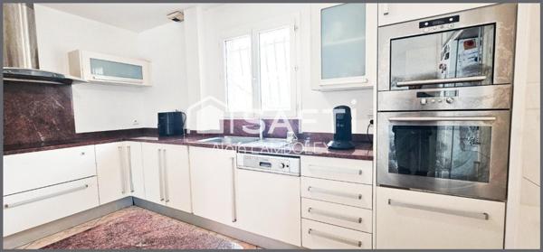 "Spacieuse villa avec piscine, cadre résidentiel prisé"