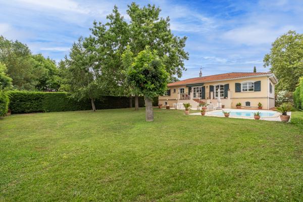 Maison Bourgeoise Avec Piscine et Garage