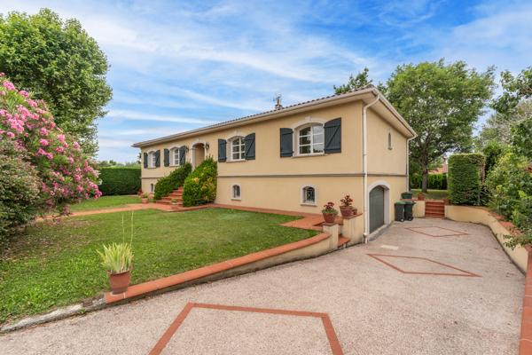 Maison Bourgeoise Avec Piscine et Garage