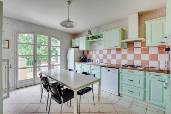 Maison Bourgeoise Avec Piscine et Garage