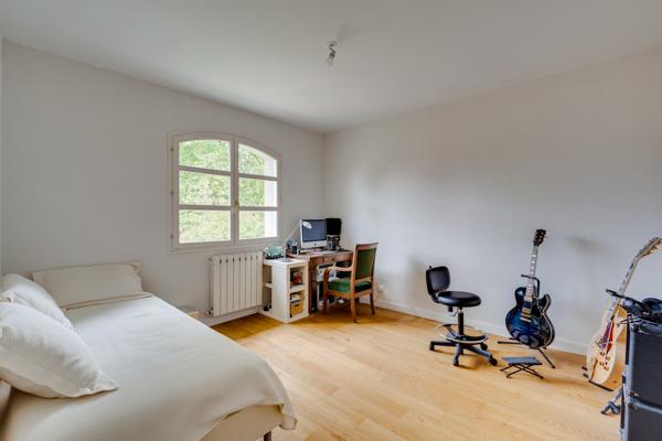 Maison Bourgeoise Avec Piscine et Garage