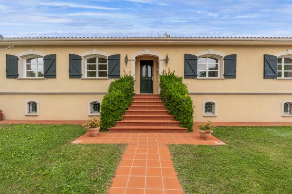 Maison Bourgeoise Avec Piscine et Garage