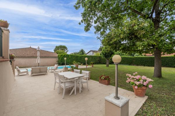 Maison Bourgeoise Avec Piscine et Garage