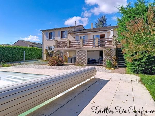 Maison à vendre 6 pièces AZAY LE BRULE (79)