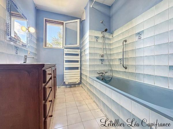 Maison à vendre 6 pièces AZAY LE BRULE (79)