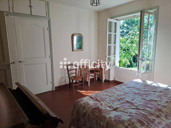 Maison
         10 pièces
        - 210 m² Bien prestige 1 370 000 € *