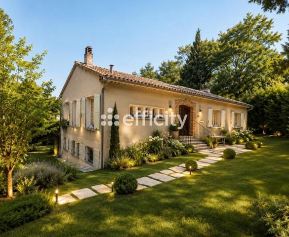 Maison
         10 pièces
        - 210 m² Bien prestige 1 370 000 € *