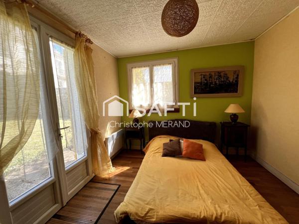 Dans le centre en bordure de rivière