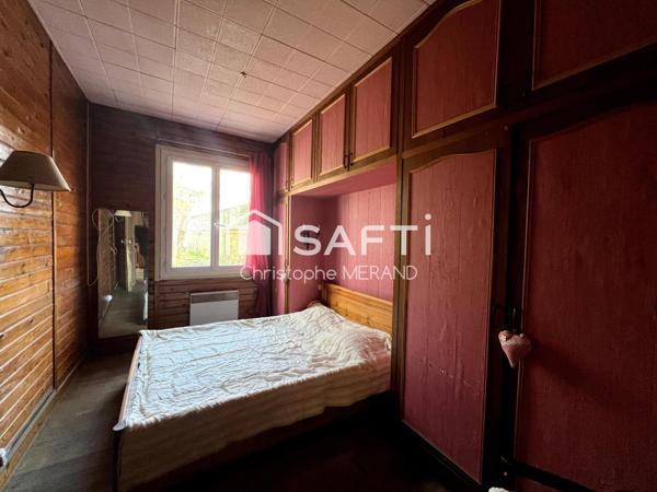 Dans le centre en bordure de rivière