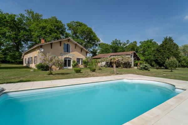 Domaine avec dépendance sur 12ha