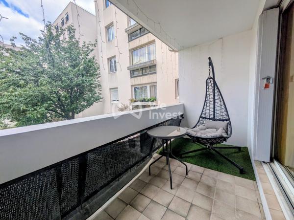 Appartement 3 chambres , stationnement et cave