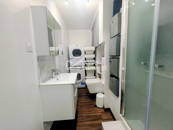 Appartement 3 chambres , stationnement et cave
