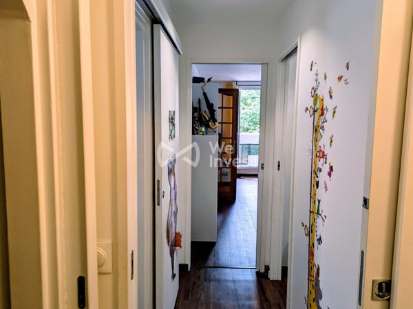 Appartement 3 chambres , stationnement et cave