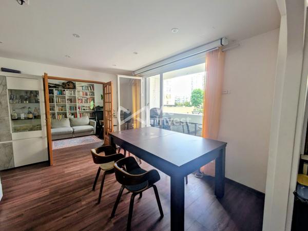 Appartement 3 chambres , stationnement et cave