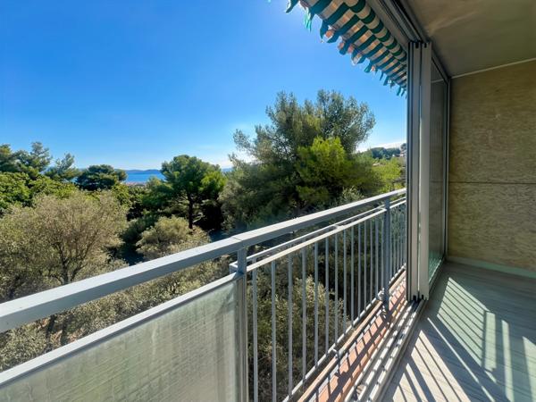 Appartement à vendre 4 pièces LA CIOTAT (13) - 74m2 terrasse vue mer - cave - au calme - à pieds centre ville.