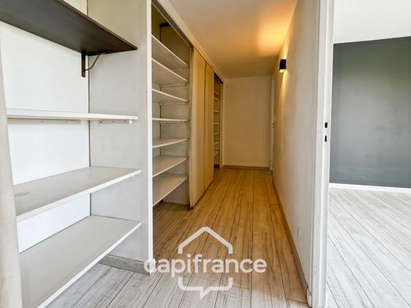 Appartement à vendre 4 pièces LA CIOTAT (13) - 74m2 terrasse vue mer - cave - au calme - à pieds centre ville.