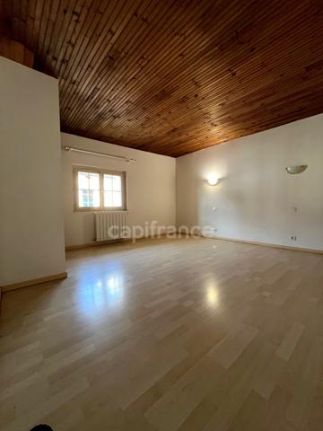 Maison de village scindée en deux habitations distinctes à 6 km de Lectoure (32)