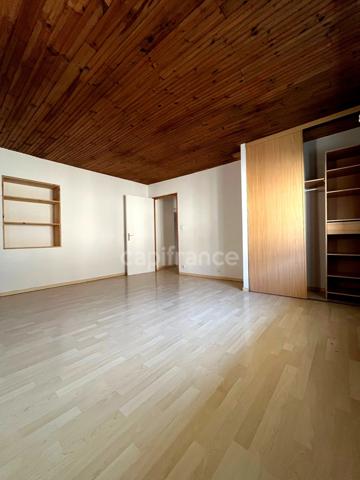 Maison de village scindée en deux habitations distinctes à 6 km de Lectoure (32)