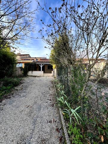 Maison de village scindée en deux habitations distinctes à 6 km de Lectoure (32)