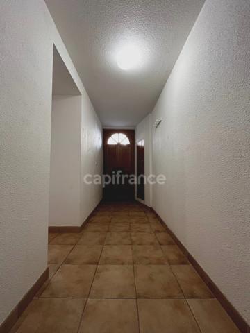 Maison de village scindée en deux habitations distinctes à 6 km de Lectoure (32)