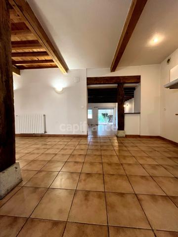 Maison de village scindée en deux habitations distinctes à 6 km de Lectoure (32)