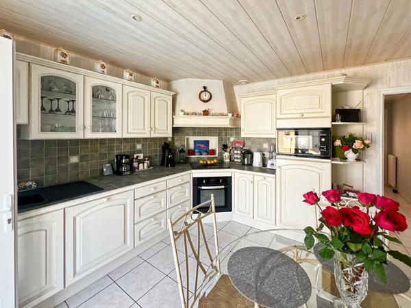 Maison T5 parfaitement entretenue avec piscine