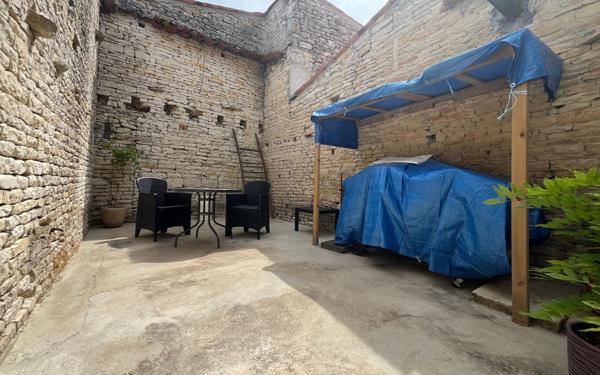 Maison à vendre    5 pièces •  Saint-Hilaire-la-Palud