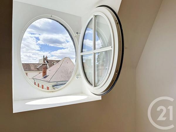 Appartement 3 Pièces à vendre  3 pièces - 70,60 m 2   FONTAINEBLEAU  - 77