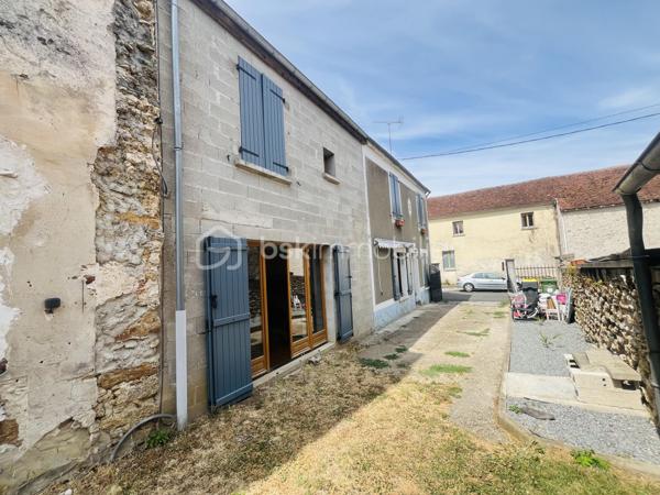 Découvrez cette maison de 122 m² habitable sur une parcelle de 421 m1 située sur la commune de Chauffry à 8 min de Coulommiers offrant un cadre de vie à la fois authentique et confortable. Située dans un environnement agréable, cette demeure propose cinq pièces lumineuses et généreusement dimensionnées, avec un agencement idéal pour ceux qui aspirent à l'espace et au confort.

Au rez-de-chaussée vous serez accueilli par une grande cuisine équipée aménagée d'environ 23 m2 avec dans son prolongement un salon de 18 m2 et son poêle à bois.
Un chaufferie, une buanderie, un WC,  ainsi qu'un bureau complète ce RDC idéal pour le télé-travail

L'étage un couloir dessert une chambre avec sa cabine de douche et un lavabo d'environ 15 m2, une 2ième chambre d'environ 10 m2, une suite parentale avec sa salle d'eau et WC d'environ 20 m2 et une pièce pouvant servir de dressing, bureau ou 4ième chambre d'environ 11 m2. Pour compléter cet étage une salle de bain avec baignoire à finir d'aménager

À l'extérieur, profitez d'un charmant jardin avec terrasse sur un terrain de 420 m², idéal pour les repas d'été, les moments de détente ou les jeux des enfants. 
Plusieurs places de stationnement avec un abri pour le bois viennent compléter ce bien. Un cadre de vie agréable, alliant confort, fonctionnalité et convivialité.

Situation géographique :
- Arrêt bus à 80m avec ramassage scolaire
- Ecole élémentaire à 600m
- Arrêt de bus à 600m pour la Gare de Coulommiers en 12 min
Ligne P direction Paris Gare de l'Est / Bus direction Chessy Marne la Vallée RER A 

Vous serez séduit par l'emplacement au calme mais avantageux non loin de toutes commodités – commerces, écoles, et services sont à votre portée.

Cette maison est idéale pour ceux qui recherchent un bien à la fois spacieux et à forte personnalité, pour accueillir famille et amis dans un cadre unique. 
N'hésitez pas, ce bijou du passé et du présent vous attend pour écrire son futur. Contactez Stephanie VISINI pour une visite privée !