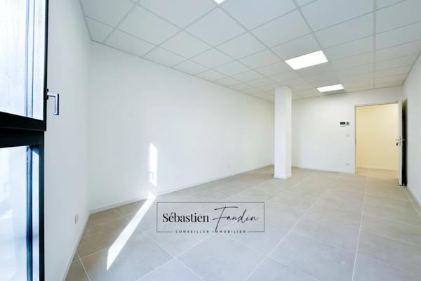 Bureau à louer LA SEYNE SUR MER (83) – 24 M² – FORTE VISIBILITÉ – BUREAUX NEUFS – PMR – STATIONNEMENTS