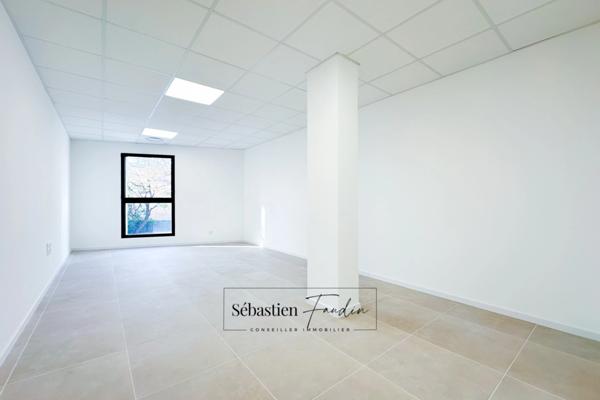 Bureau à louer LA SEYNE SUR MER (83) – 24 M² – FORTE VISIBILITÉ – BUREAUX NEUFS – PMR – STATIONNEMENTS