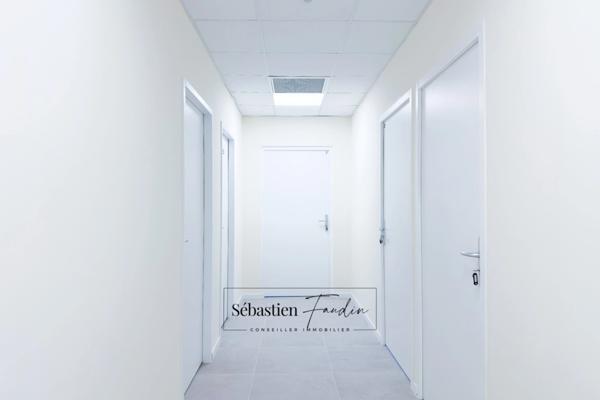 Bureau à louer LA SEYNE SUR MER (83) – 24 M² – FORTE VISIBILITÉ – BUREAUX NEUFS – PMR – STATIONNEMENTS