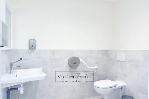 Bureau à louer LA SEYNE SUR MER (83) – 24 M² – FORTE VISIBILITÉ – BUREAUX NEUFS – PMR – STATIONNEMENTS