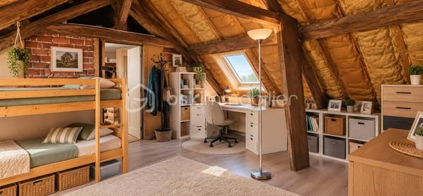 ✨ Charme, espace et tranquillité !

Venez découvrir cette belle longère saine et entretenue, située à Saint-Aignan-le-Jaillard, dans un environnement calme, verdoyant et agréable, idéal pour profiter de la tranquillité de la campagne tout en restant à seulement 5 minutes de Sully-sur-Loire et de ses commodités.

Implantée sur un magnifique parc aménagé de 2 550 m², plat, entièrement clos et sans aucun vis-à-vis, cette propriété offre un cadre de vie privilégié où calme et espace sont au rendez-vous.

Dès l’entrée, vous découvrirez une spacieuse pièce de vie composée d’un grand salon-séjour ouvert sur une cuisine aménagée et équipée, offrant un espace chaleureux et convivial.

Le rez-de-chaussée comprend également une arrière-cuisine pouvant être transformée en chambre, bureau ou pièce supplémentaire selon vos besoins, ainsi qu’une salle d’eau avec WC.

♿ La maison bénéficie également d’un accès PMR (personnes à mobilité réduite), un véritable atout pour faciliter l’accessibilité au quotidien.

À l’étage, l’espace nuit propose deux belles chambres, dont une restant simplement à finaliser par la pose de plaques de plâtre.

Côté confort et entretien, la maison bénéficie de menuiseries bois avec double vitrage récent, de volets roulants électriques solaires, d’une installation électrique aux normes et est raccordée au tout-à-l’égout. La toiture a également été nettoyée par drone.

🌳 UN EXTÉRIEUR QUI FAIT TOUTE LA DIFFÉRENCE

Le véritable atout de cette propriété : son superbe parc aménagé de 3 000 m², plat, entièrement clos et totalement sans vis-à-vis. Un véritable écrin de verdure pour profiter du calme, recevoir famille et amis, jardiner, créer différents espaces de détente ou accueillir des animaux.

La propriété dispose également d’un garage. Attenantes à la maison, une réserve, pratique pour le stockage, ainsi que des clapiers à lapins complètent l’ensemble.

Vous trouverez également un poulailler ainsi qu’une caravane pouvant servir de chambre d’amis, idéale pour accueillir famille ou amis.

❤️ LES POINTS FORTS : Maison saine et entretenue, Longère pleine de charme, Parc aménagé de 2 550 m², plat et entièrement clos, Aucun vis-à-vis, À seulement 5 minutes de Sully-sur-Loire, Accès PMR, Raccordement au tout-à-l’égout, Réserve attenante, Garage, Menuiseries bois avec double vitrage récent, Volets roulants électriques solaires, Installation électrique aux normes, Possibilité d’aménager une chambre au rez-de-chaussée, Poulailler et clapier à lapins, Caravane pouvant servir de chambre d’amis, Toiture nettoyée par drone, ...

✨ Une propriété où il fait bon vivre, réunissant le charme authentique de la longère, le confort, un environnement préservé et un extérieur exceptionnel aux portes de Sully-sur-Loire.

📞 À découvrir rapidement ! Une visite vous permettra d’apprécier pleinement le charme, l’entretien et le cadre de vie qu’offre cette propriété.

📞 UN PROJET IMMOBILIER ? JE VOUS ACCOMPAGNE DE A À Z !

De la première visite jusqu’à la signature de l’acte authentique chez le notaire, je vous accompagne à chaque étape de votre acquisition avec écoute, disponibilité et professionnalisme.
Conseils, financement, démarches administratives et suivi de votre dossier : je reste à vos côtés pour vous permettre de concrétiser votre projet immobilier en toute confiance et sérénité.

✨ Cette longère pourrait bien devenir votre prochain coup de cœur ! Contactez-moi dès maintenant pour organiser une visite et découvrir tout son potentiel.