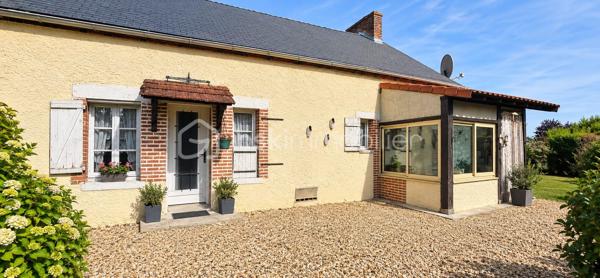 ✨ Charme, espace et tranquillité !

Venez découvrir cette belle longère saine et entretenue, située à Saint-Aignan-le-Jaillard, dans un environnement calme, verdoyant et agréable, idéal pour profiter de la tranquillité de la campagne tout en restant à seulement 5 minutes de Sully-sur-Loire et de ses commodités.

Implantée sur un magnifique parc aménagé de 2 550 m², plat, entièrement clos et sans aucun vis-à-vis, cette propriété offre un cadre de vie privilégié où calme et espace sont au rendez-vous.

Dès l’entrée, vous découvrirez une spacieuse pièce de vie composée d’un grand salon-séjour ouvert sur une cuisine aménagée et équipée, offrant un espace chaleureux et convivial.

Le rez-de-chaussée comprend également une arrière-cuisine pouvant être transformée en chambre, bureau ou pièce supplémentaire selon vos besoins, ainsi qu’une salle d’eau avec WC.

♿ La maison bénéficie également d’un accès PMR (personnes à mobilité réduite), un véritable atout pour faciliter l’accessibilité au quotidien.

À l’étage, l’espace nuit propose deux belles chambres, dont une restant simplement à finaliser par la pose de plaques de plâtre.

Côté confort et entretien, la maison bénéficie de menuiseries bois avec double vitrage récent, de volets roulants électriques solaires, d’une installation électrique aux normes et est raccordée au tout-à-l’égout. La toiture a également été nettoyée par drone.

🌳 UN EXTÉRIEUR QUI FAIT TOUTE LA DIFFÉRENCE

Le véritable atout de cette propriété : son superbe parc aménagé de 3 000 m², plat, entièrement clos et totalement sans vis-à-vis. Un véritable écrin de verdure pour profiter du calme, recevoir famille et amis, jardiner, créer différents espaces de détente ou accueillir des animaux.

La propriété dispose également d’un garage. Attenantes à la maison, une réserve, pratique pour le stockage, ainsi que des clapiers à lapins complètent l’ensemble.

Vous trouverez également un poulailler ainsi qu’une caravane pouvant servir de chambre d’amis, idéale pour accueillir famille ou amis.

❤️ LES POINTS FORTS : Maison saine et entretenue, Longère pleine de charme, Parc aménagé de 2 550 m², plat et entièrement clos, Aucun vis-à-vis, À seulement 5 minutes de Sully-sur-Loire, Accès PMR, Raccordement au tout-à-l’égout, Réserve attenante, Garage, Menuiseries bois avec double vitrage récent, Volets roulants électriques solaires, Installation électrique aux normes, Possibilité d’aménager une chambre au rez-de-chaussée, Poulailler et clapier à lapins, Caravane pouvant servir de chambre d’amis, Toiture nettoyée par drone, ...

✨ Une propriété où il fait bon vivre, réunissant le charme authentique de la longère, le confort, un environnement préservé et un extérieur exceptionnel aux portes de Sully-sur-Loire.

📞 À découvrir rapidement ! Une visite vous permettra d’apprécier pleinement le charme, l’entretien et le cadre de vie qu’offre cette propriété.

📞 UN PROJET IMMOBILIER ? JE VOUS ACCOMPAGNE DE A À Z !

De la première visite jusqu’à la signature de l’acte authentique chez le notaire, je vous accompagne à chaque étape de votre acquisition avec écoute, disponibilité et professionnalisme.
Conseils, financement, démarches administratives et suivi de votre dossier : je reste à vos côtés pour vous permettre de concrétiser votre projet immobilier en toute confiance et sérénité.

✨ Cette longère pourrait bien devenir votre prochain coup de cœur ! Contactez-moi dès maintenant pour organiser une visite et découvrir tout son potentiel.