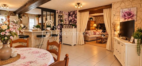 ✨ Charme, espace et tranquillité !

Venez découvrir cette belle longère saine et entretenue, située à Saint-Aignan-le-Jaillard, dans un environnement calme, verdoyant et agréable, idéal pour profiter de la tranquillité de la campagne tout en restant à seulement 5 minutes de Sully-sur-Loire et de ses commodités.

Implantée sur un magnifique parc aménagé de 2 550 m², plat, entièrement clos et sans aucun vis-à-vis, cette propriété offre un cadre de vie privilégié où calme et espace sont au rendez-vous.

Dès l’entrée, vous découvrirez une spacieuse pièce de vie composée d’un grand salon-séjour ouvert sur une cuisine aménagée et équipée, offrant un espace chaleureux et convivial.

Le rez-de-chaussée comprend également une arrière-cuisine pouvant être transformée en chambre, bureau ou pièce supplémentaire selon vos besoins, ainsi qu’une salle d’eau avec WC.

♿ La maison bénéficie également d’un accès PMR (personnes à mobilité réduite), un véritable atout pour faciliter l’accessibilité au quotidien.

À l’étage, l’espace nuit propose deux belles chambres, dont une restant simplement à finaliser par la pose de plaques de plâtre.

Côté confort et entretien, la maison bénéficie de menuiseries bois avec double vitrage récent, de volets roulants électriques solaires, d’une installation électrique aux normes et est raccordée au tout-à-l’égout. La toiture a également été nettoyée par drone.

🌳 UN EXTÉRIEUR QUI FAIT TOUTE LA DIFFÉRENCE

Le véritable atout de cette propriété : son superbe parc aménagé de 3 000 m², plat, entièrement clos et totalement sans vis-à-vis. Un véritable écrin de verdure pour profiter du calme, recevoir famille et amis, jardiner, créer différents espaces de détente ou accueillir des animaux.

La propriété dispose également d’un garage. Attenantes à la maison, une réserve, pratique pour le stockage, ainsi que des clapiers à lapins complètent l’ensemble.

Vous trouverez également un poulailler ainsi qu’une caravane pouvant servir de chambre d’amis, idéale pour accueillir famille ou amis.

❤️ LES POINTS FORTS : Maison saine et entretenue, Longère pleine de charme, Parc aménagé de 2 550 m², plat et entièrement clos, Aucun vis-à-vis, À seulement 5 minutes de Sully-sur-Loire, Accès PMR, Raccordement au tout-à-l’égout, Réserve attenante, Garage, Menuiseries bois avec double vitrage récent, Volets roulants électriques solaires, Installation électrique aux normes, Possibilité d’aménager une chambre au rez-de-chaussée, Poulailler et clapier à lapins, Caravane pouvant servir de chambre d’amis, Toiture nettoyée par drone, ...

✨ Une propriété où il fait bon vivre, réunissant le charme authentique de la longère, le confort, un environnement préservé et un extérieur exceptionnel aux portes de Sully-sur-Loire.

📞 À découvrir rapidement ! Une visite vous permettra d’apprécier pleinement le charme, l’entretien et le cadre de vie qu’offre cette propriété.

📞 UN PROJET IMMOBILIER ? JE VOUS ACCOMPAGNE DE A À Z !

De la première visite jusqu’à la signature de l’acte authentique chez le notaire, je vous accompagne à chaque étape de votre acquisition avec écoute, disponibilité et professionnalisme.
Conseils, financement, démarches administratives et suivi de votre dossier : je reste à vos côtés pour vous permettre de concrétiser votre projet immobilier en toute confiance et sérénité.

✨ Cette longère pourrait bien devenir votre prochain coup de cœur ! Contactez-moi dès maintenant pour organiser une visite et découvrir tout son potentiel.