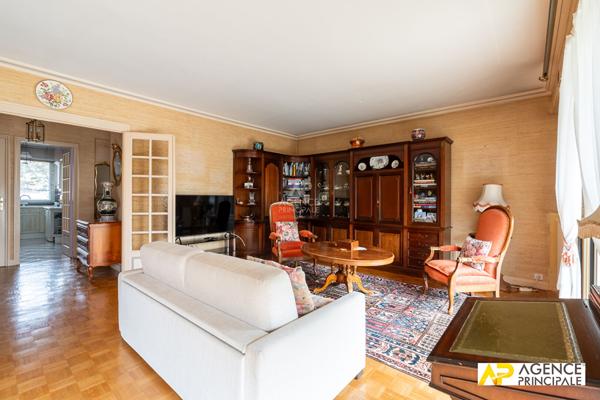 Appartement 2 pièce(s) - ascenseur 375 000 € **  - Référence  4635-cpy