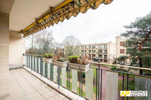 Appartement 2 pièce(s) - ascenseur 375 000 € **  - Référence  4635-cpy