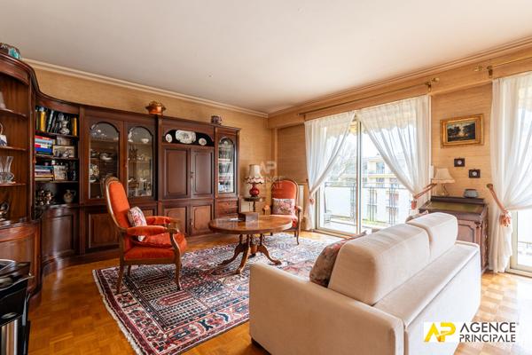 Appartement 2 pièce(s) - ascenseur 375 000 € **  - Référence  4635-cpy