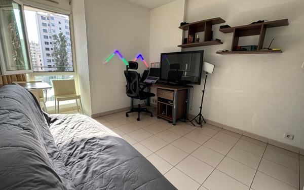 Appartement à vendre    1 pièce •  Toulon