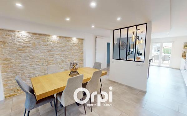 Maison à vendre    5 pièces •  Mance