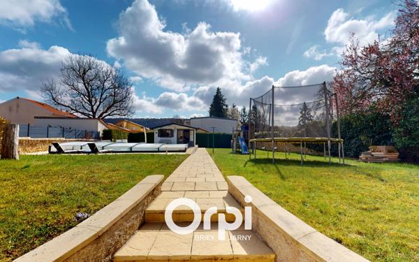 Maison à vendre    5 pièces •  Mance