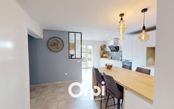 Maison à vendre    5 pièces •  Mance