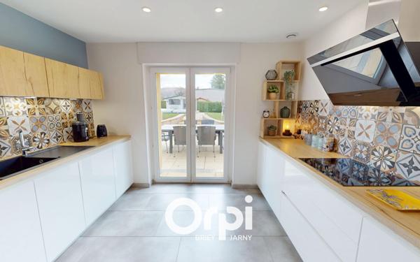 Maison à vendre    5 pièces •  Mance